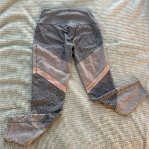 Alo yoga Gray and pink Color Block Cropped Leggings
